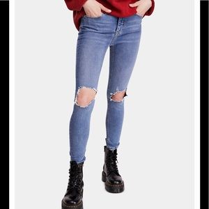 NWT- Free People skinny jeans, distressed-size 26